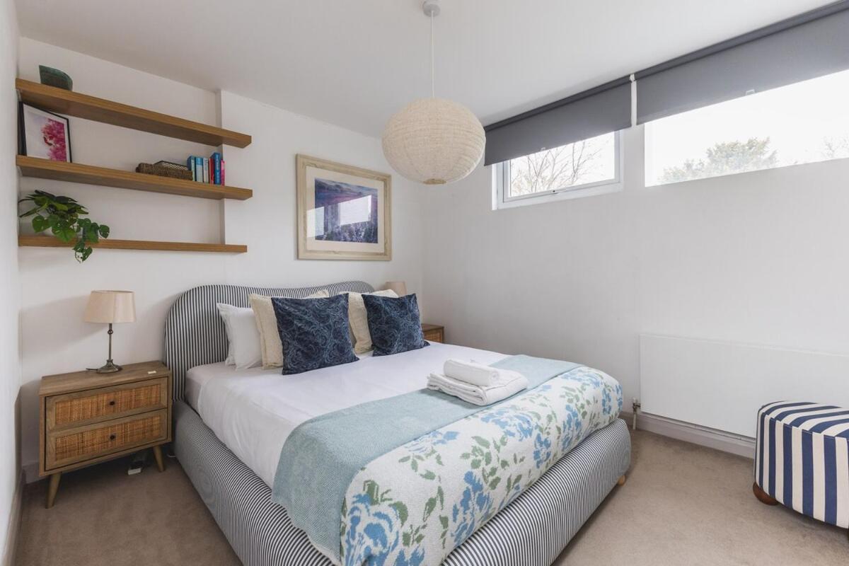 Chic & Trendy 1-bed In Wimbledon * London