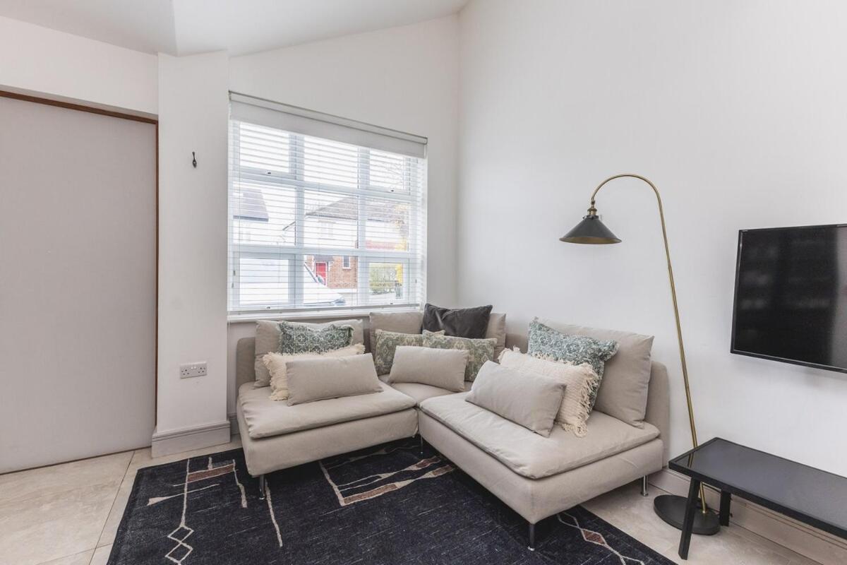 Chic & Trendy 1-bed In Wimbledon Apartment London