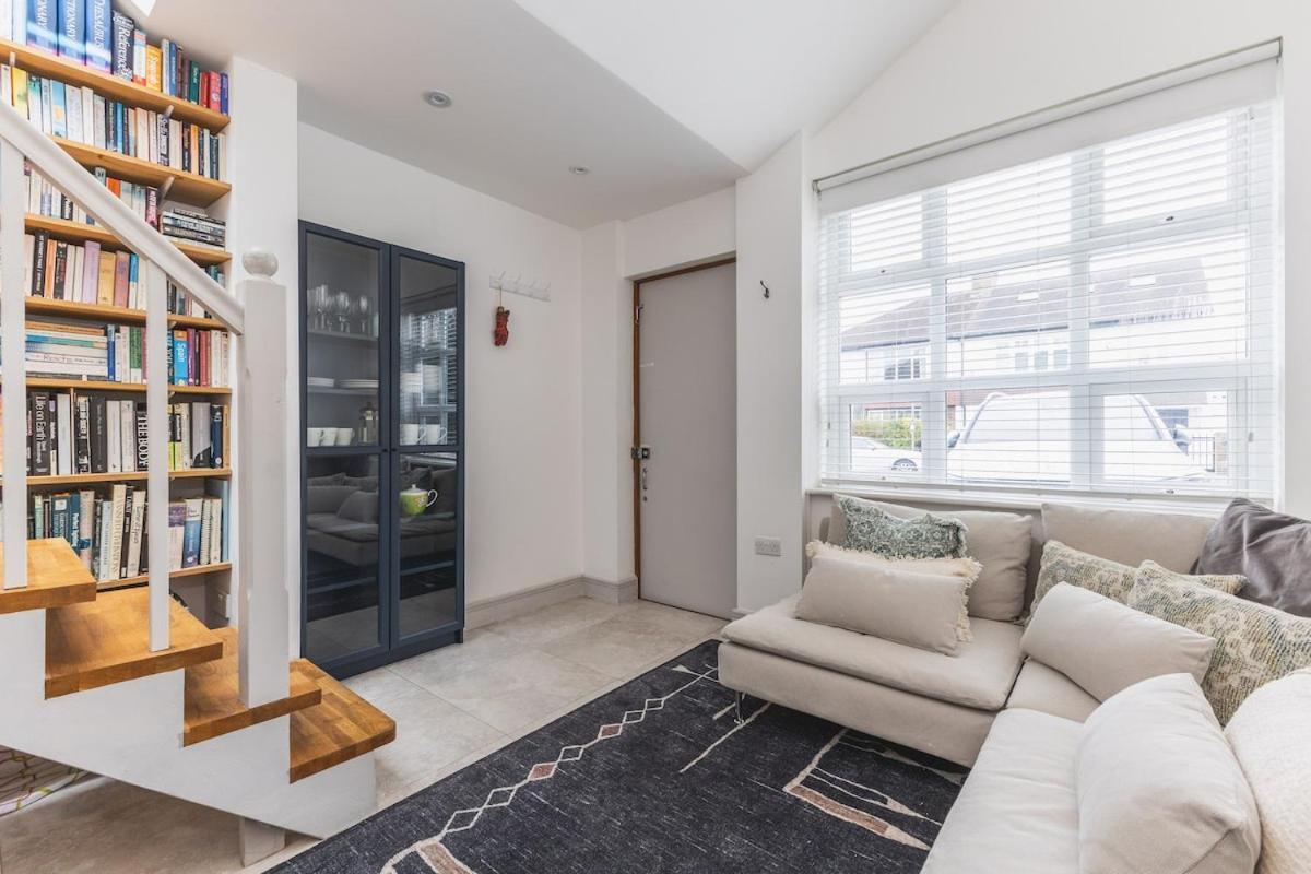 Chic & Trendy 1-bed In Wimbledon Apartment London